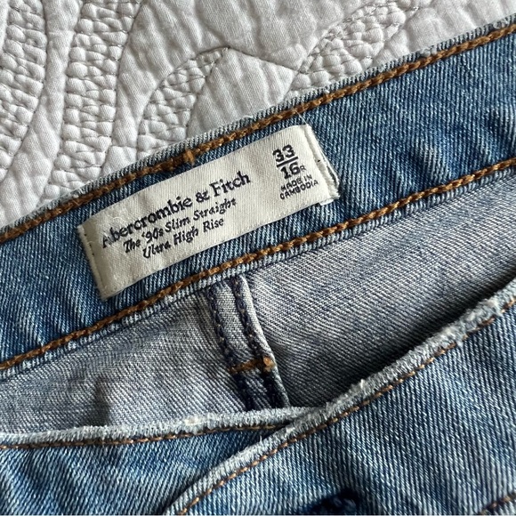 Abercrombie - Ultra High Rise 90s Slim Straight Jean - Criss-Cross Waistband - Picture 6 of 11